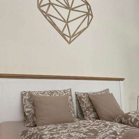 Lia Apartman - Private Parking Bratislava Ngoại thất bức ảnh