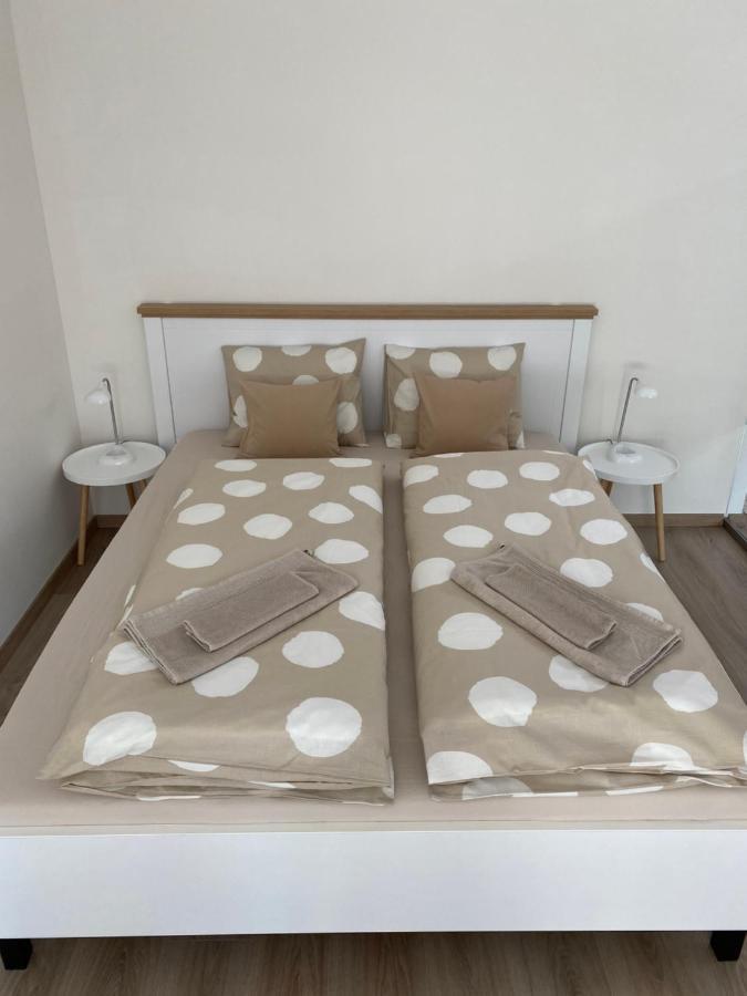 Lia Apartman - Private Parking Bratislava Ngoại thất bức ảnh