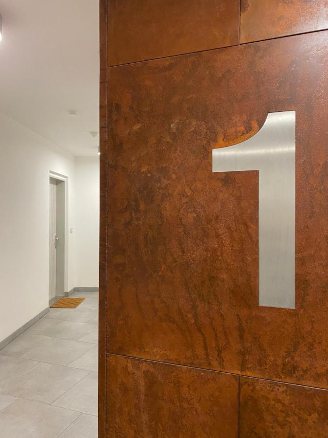 Lia Apartman - Private Parking Bratislava Ngoại thất bức ảnh