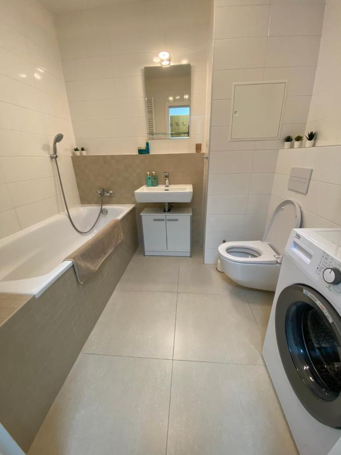 Lia Apartman - Private Parking Bratislava Ngoại thất bức ảnh